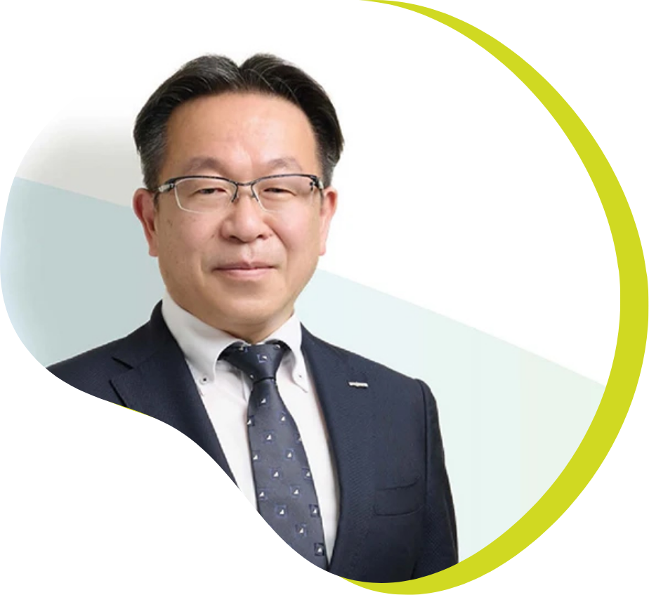 笑顔の執行役員CHRO人事・総務担当者