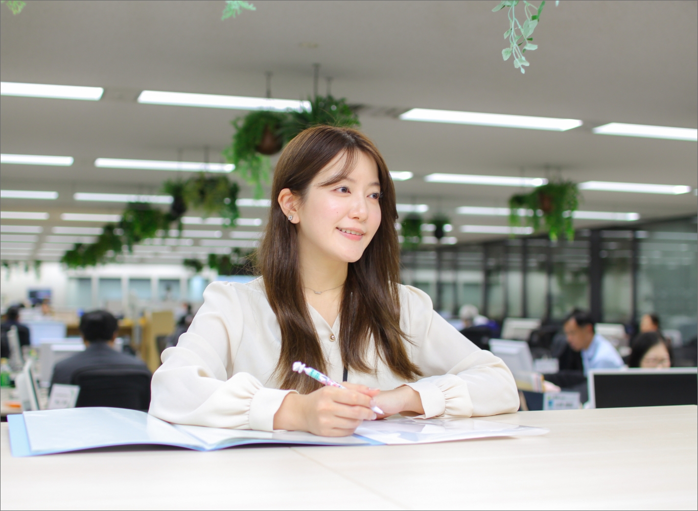 笑顔のJ-オイルミルズの女性社員