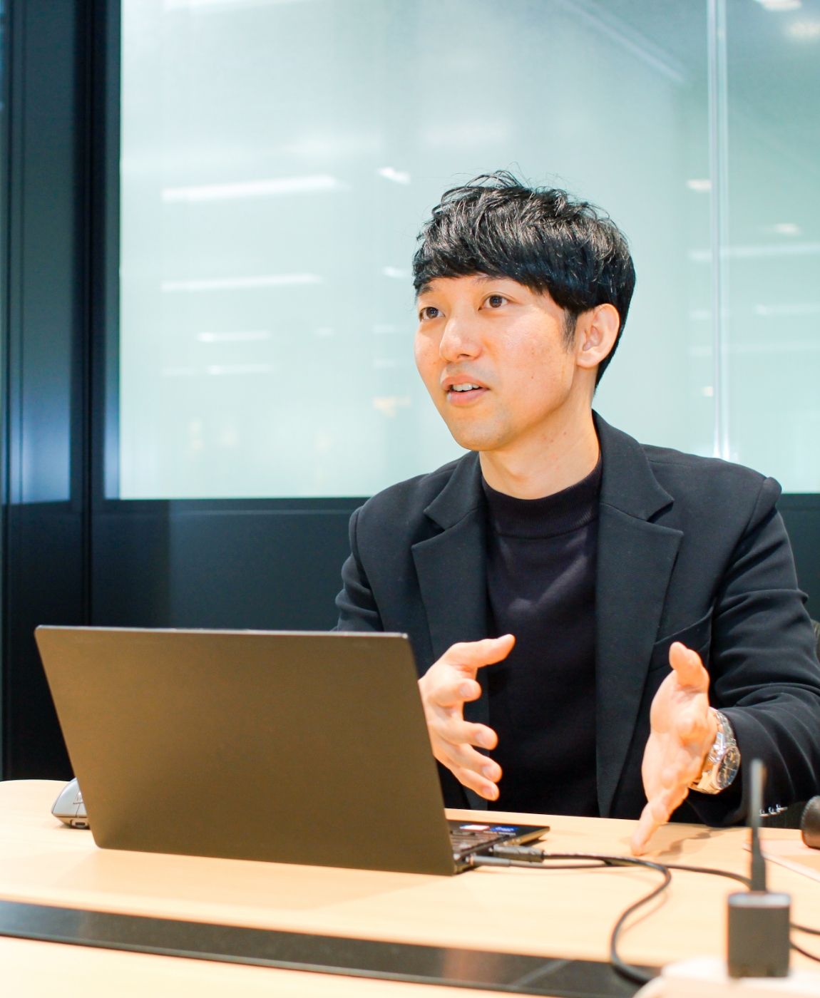 社員紹介一人目、事務系営業のODAの業務中の姿の写真