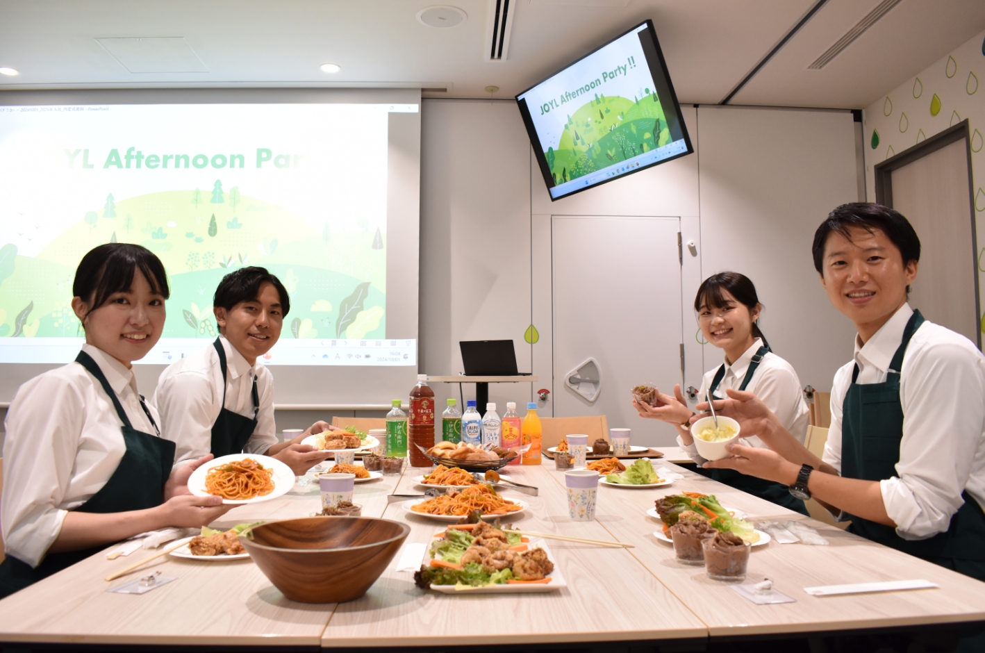 おいしさデザイン工房で行う2025年度新卒者内定式の様子の写真