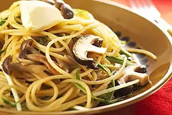 バター好きの ♪ きのこしょうゆパスタ