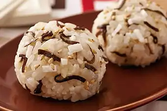 塩昆布と長いものネバネバオイルおにぎり