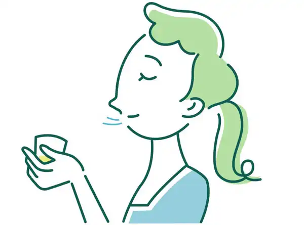 少量のオイルを口に含み、舌の前から口の中全体に広げ、最後にのどの奥に流し込む。このとき、口を少し開けてスッと空気と一緒にすするイメージで、香りと苦さ・辛さを確認するイラストの画像