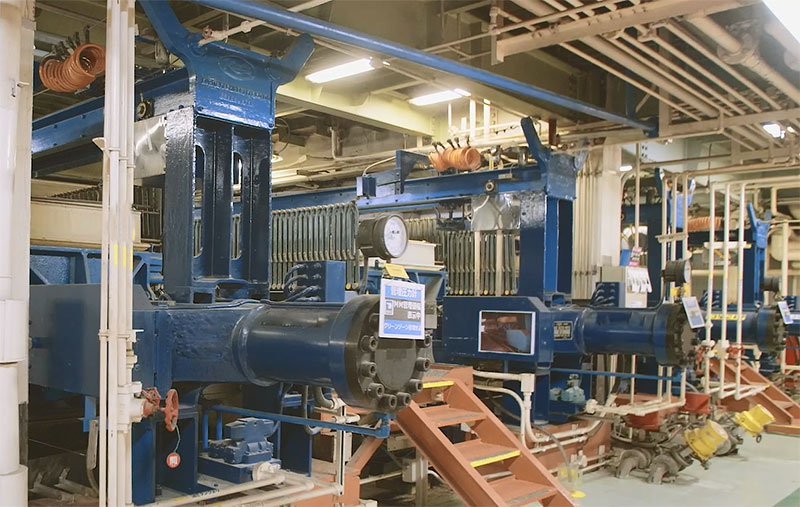 Image of the machine that manufactures the product