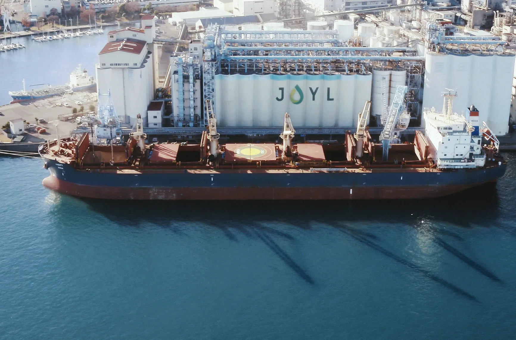 工場の全景のキービジュアル　