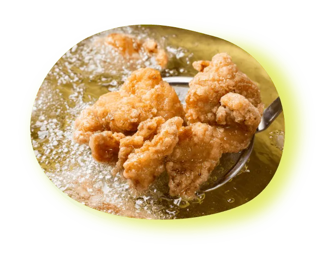 から揚げを揚げている写真