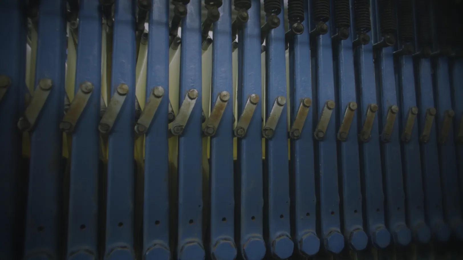 精製工程-脱色の様子を紹介する動画