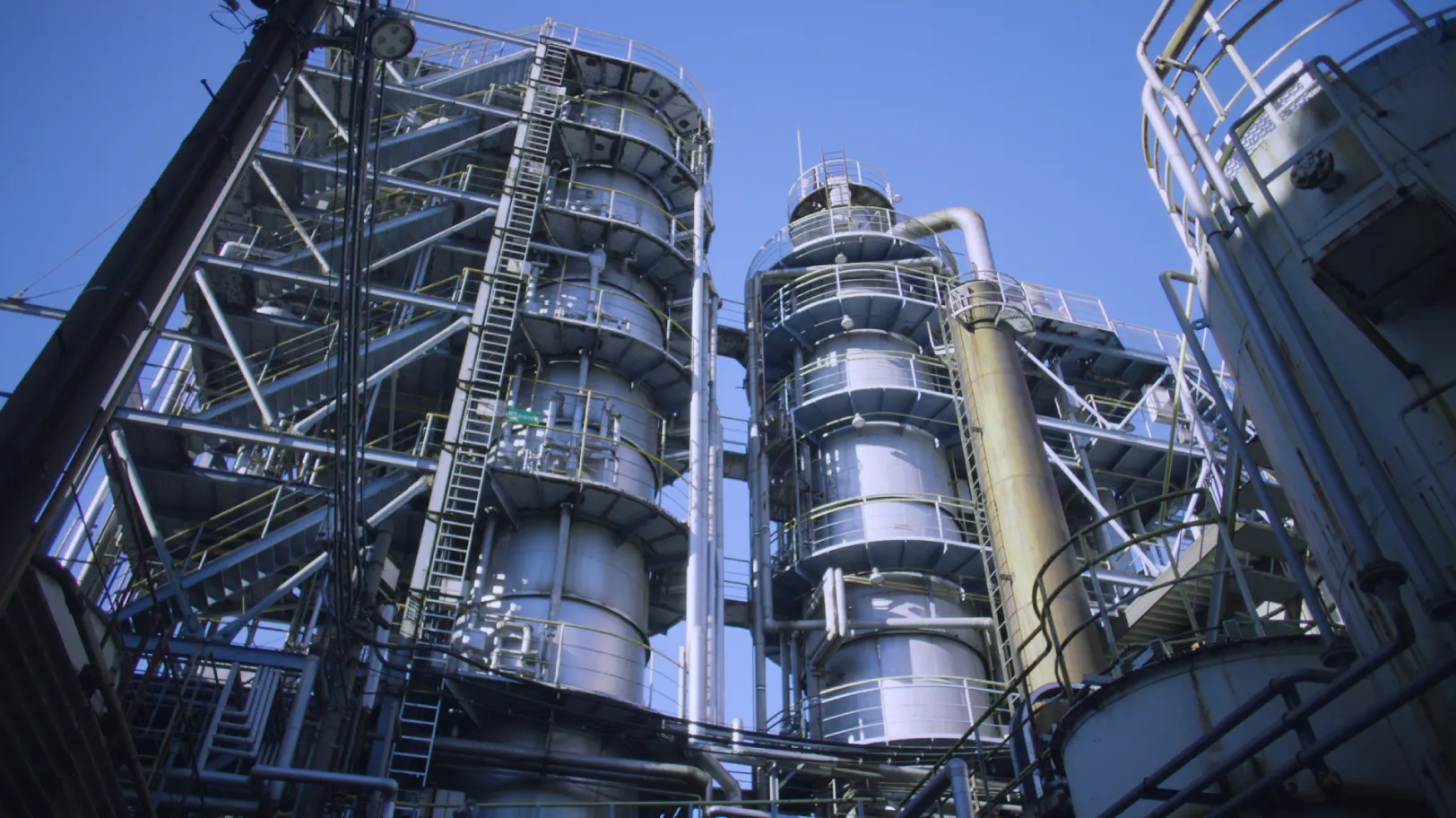 精製工程-脱臭の様子を紹介する動画