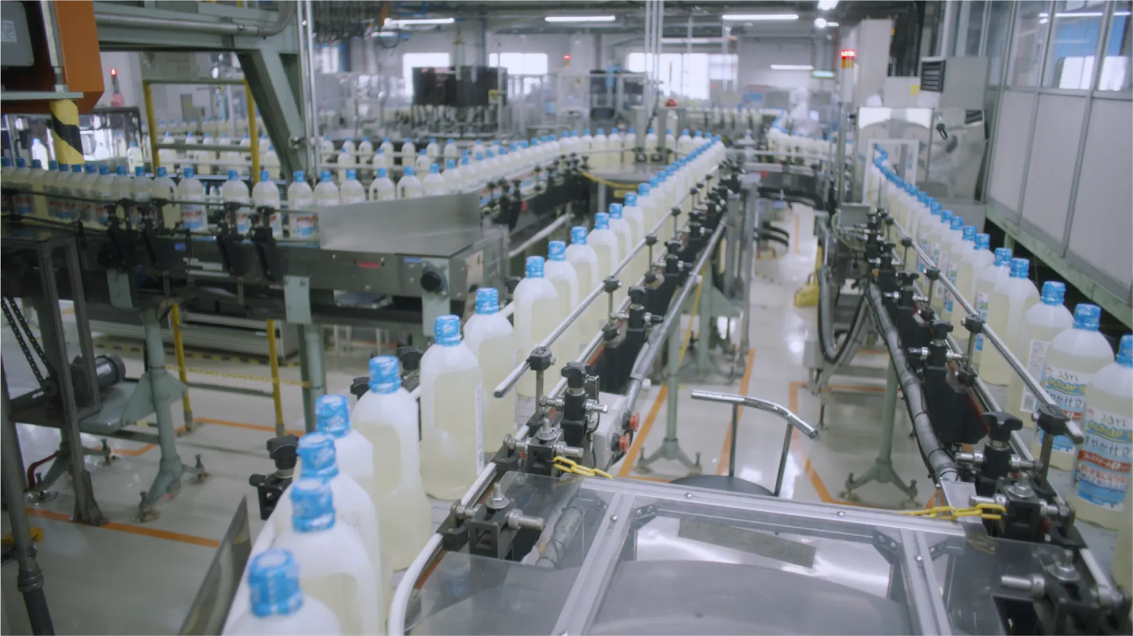 充填、包装工程の様子を紹介する動画