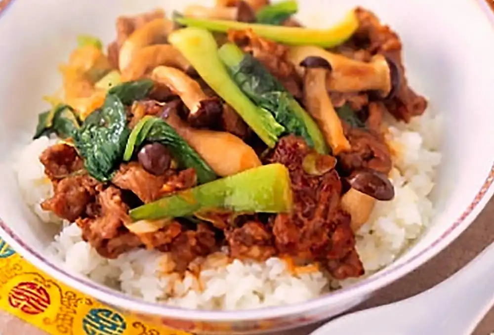 牛肉とチンゲン菜のオイスターソース炒め丼