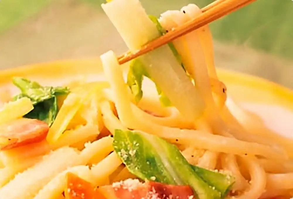 長ねぎとベーコンの焼きうどん