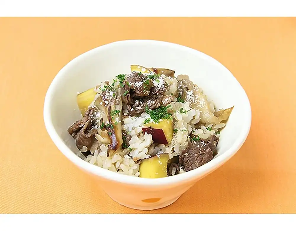 牛肉とさつまいもとまいたけの味噌チーズ混ぜご飯