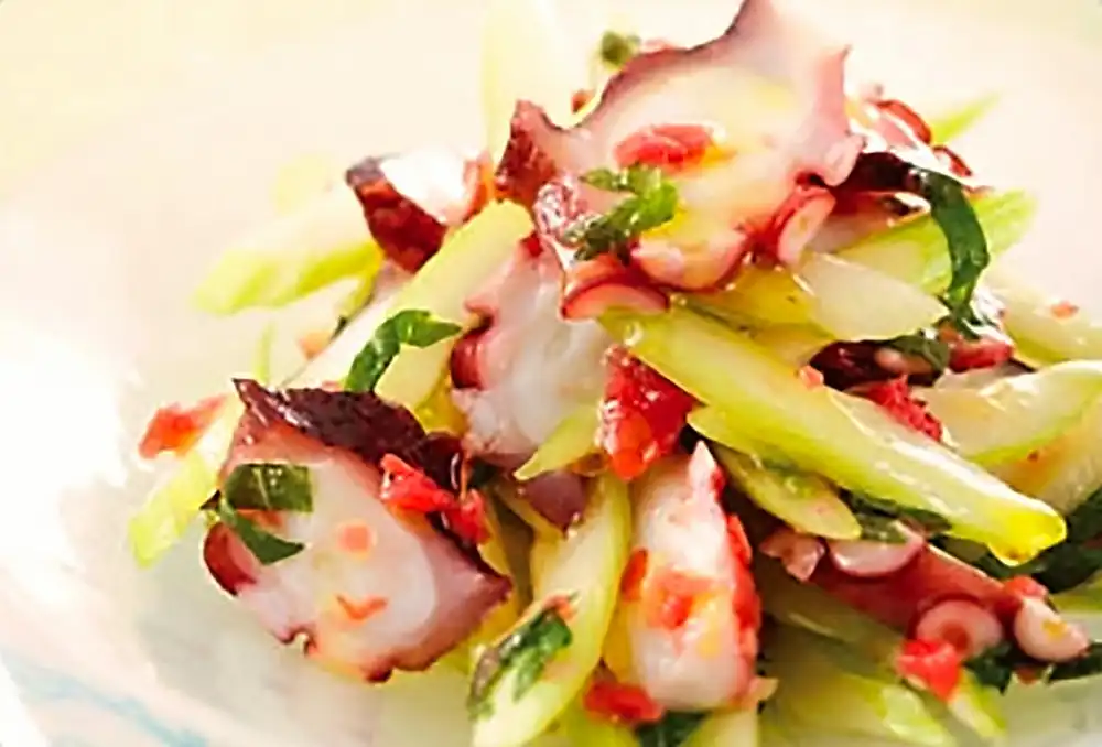 たことセロリの梅オリーブあえ