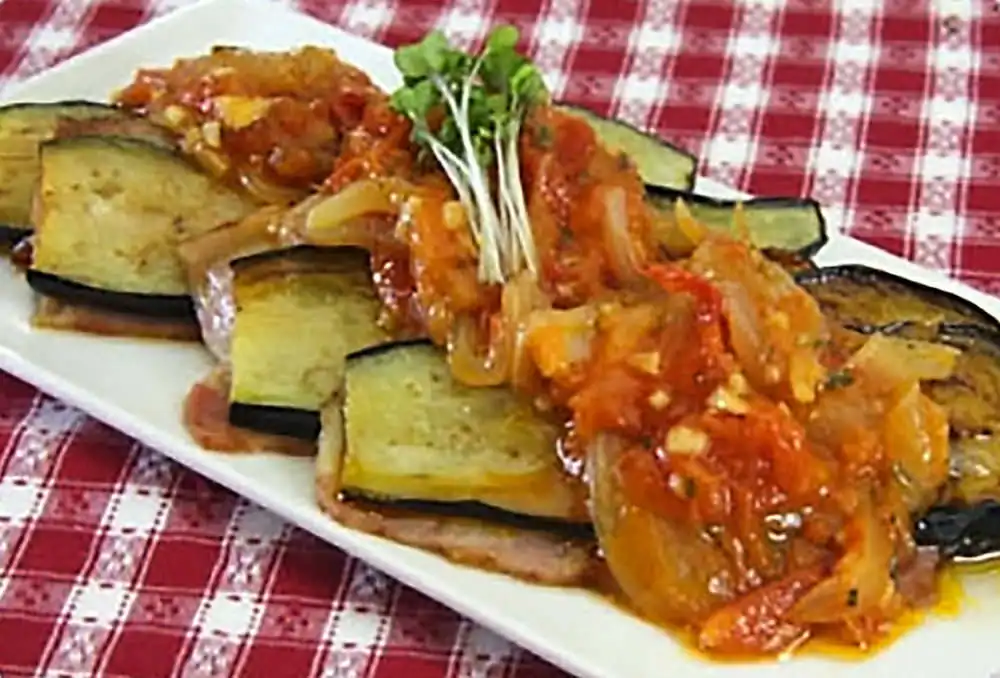 なすのベーコンサンド トマトソース添え