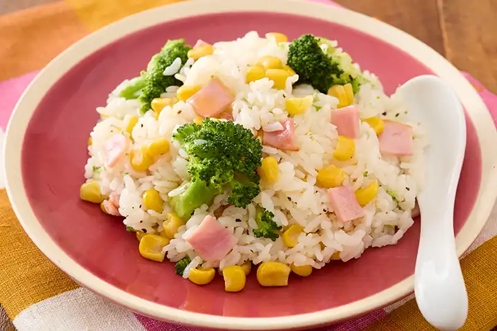 ハムとコーンのレンチンチャーハン