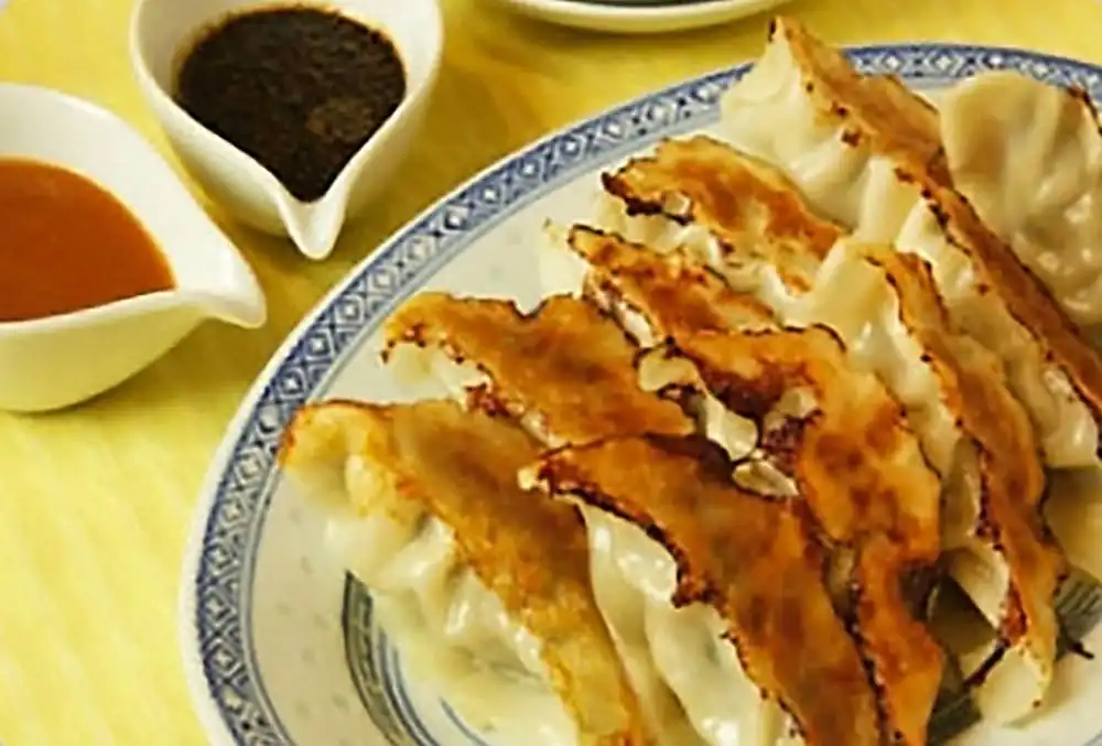 餃子にぴったり２種のピリ辛ダレ