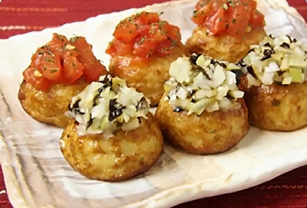アレンジたこ焼きねぎ塩だれとフレッシュトマトのチリソース