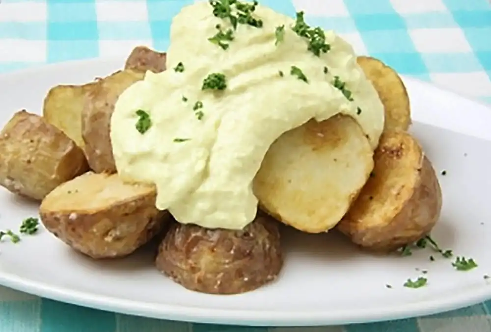 新じゃがフライドポテト～ヨーグルトソースカレー風味～