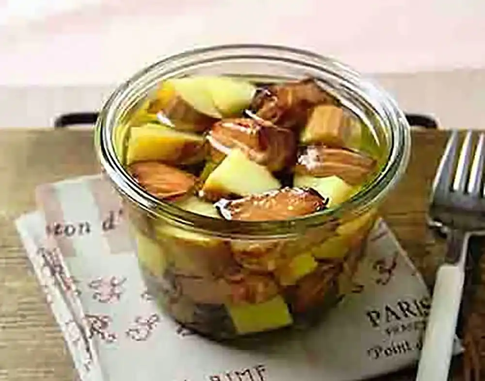 サーモンとチーズの薫製オリーブオイル漬け