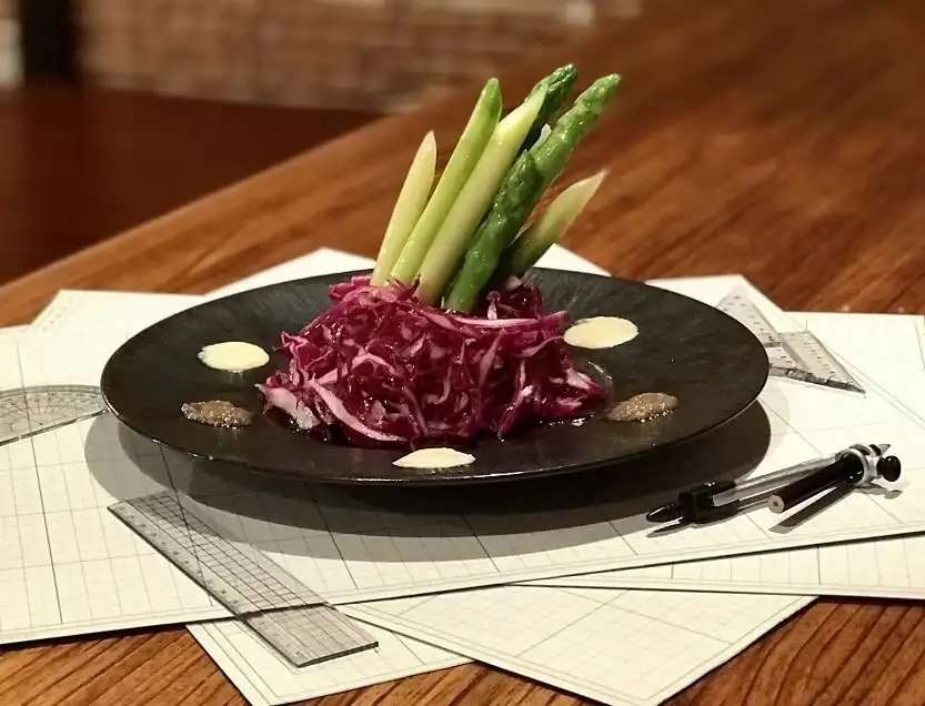 オリーブ香るアスパラのシャトー仕立て