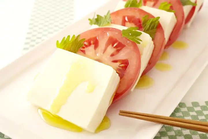 豆腐とトマトのカプレーゼ