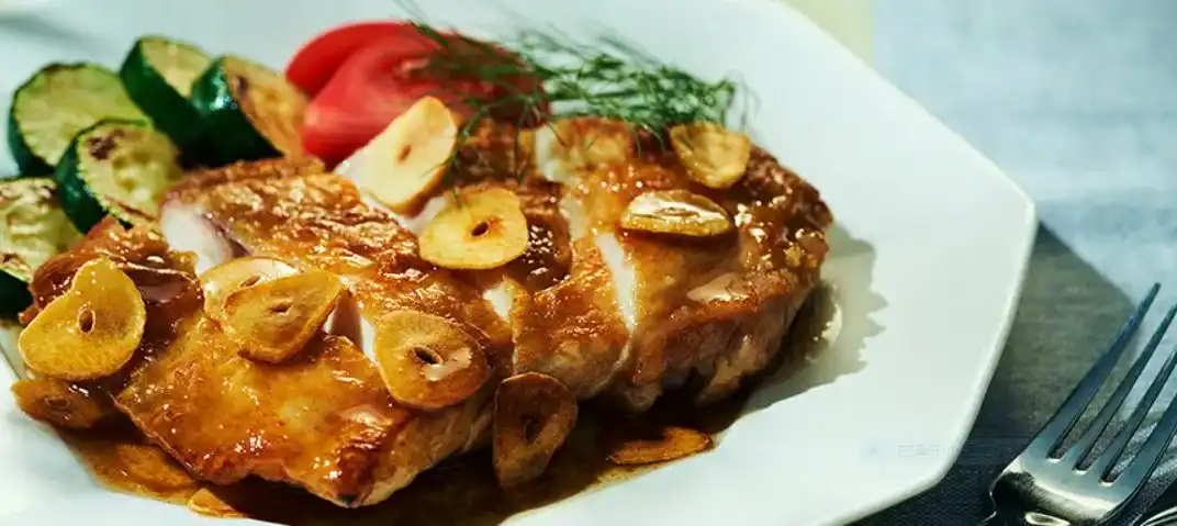 鶏もも肉のガーリックオイルソース