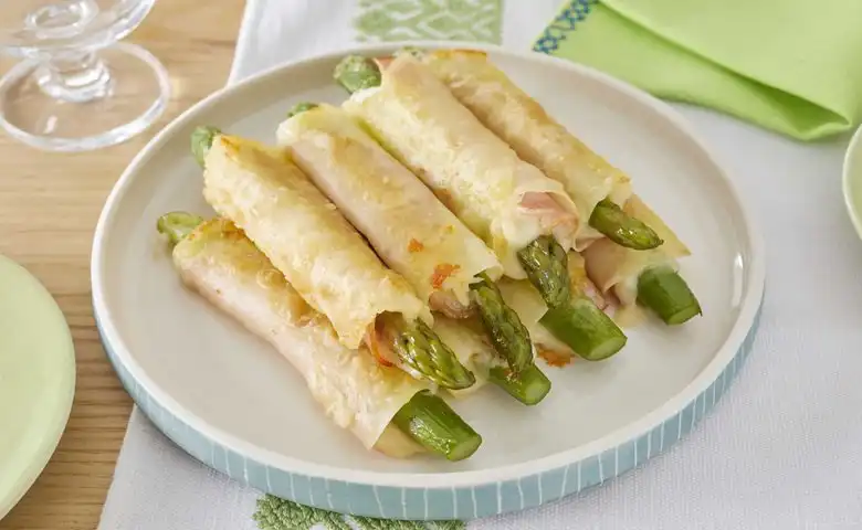 ギョーザの皮でアスパラチーズ巻き