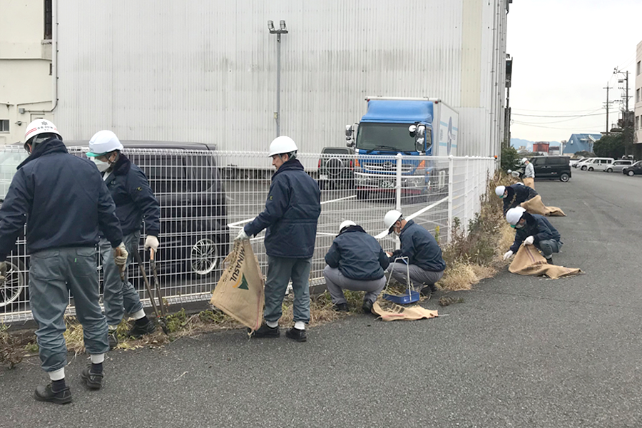 静岡事業所　江尻港冬季一斉清掃の様子