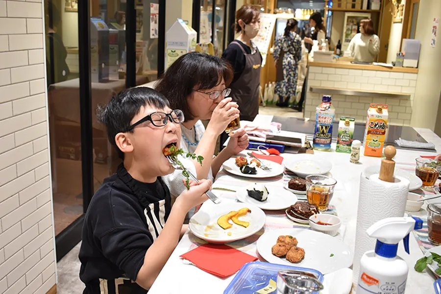 Tasting the cooked food
